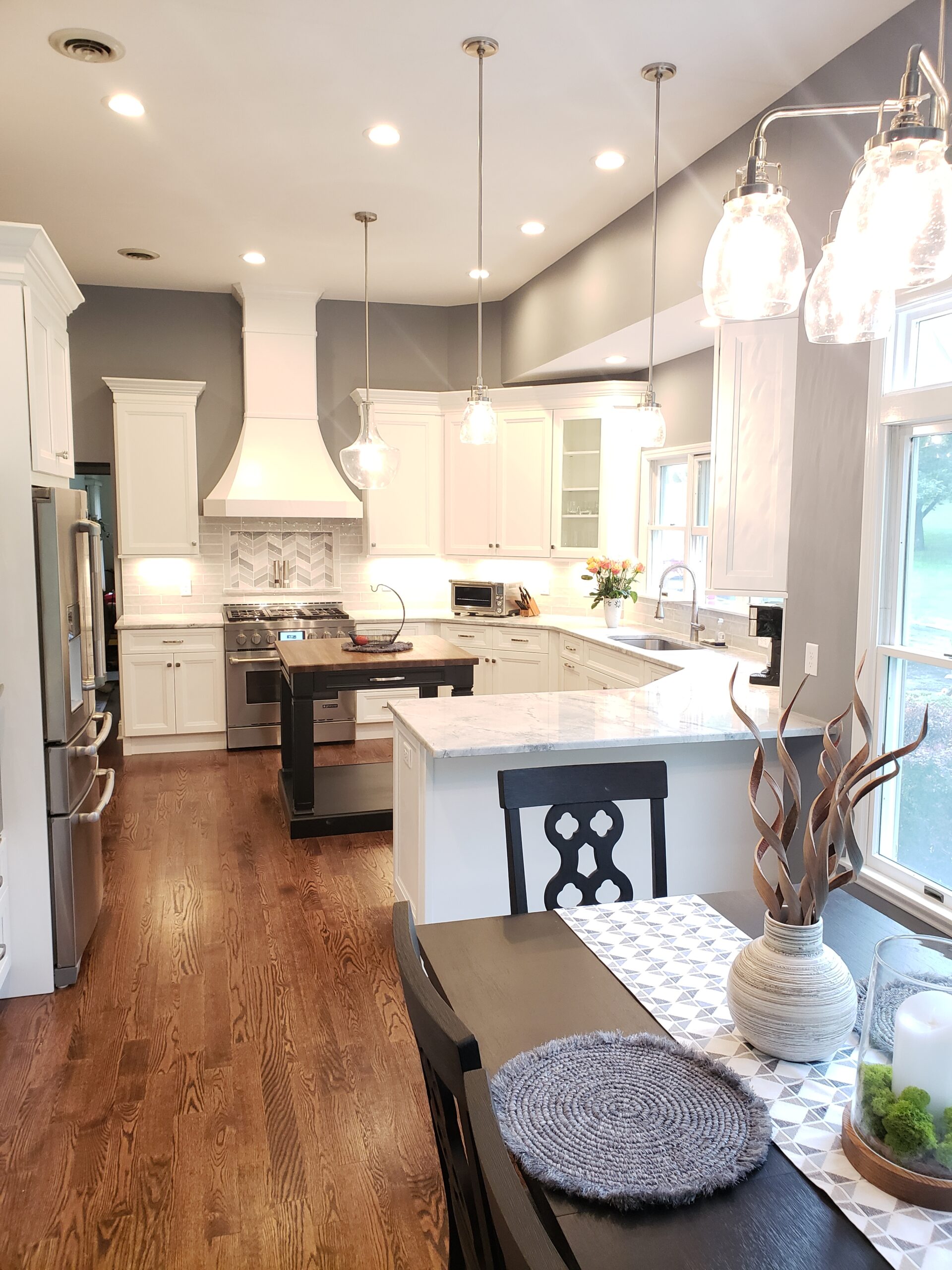 Contemporary kitchen with breakfast nook and marble island